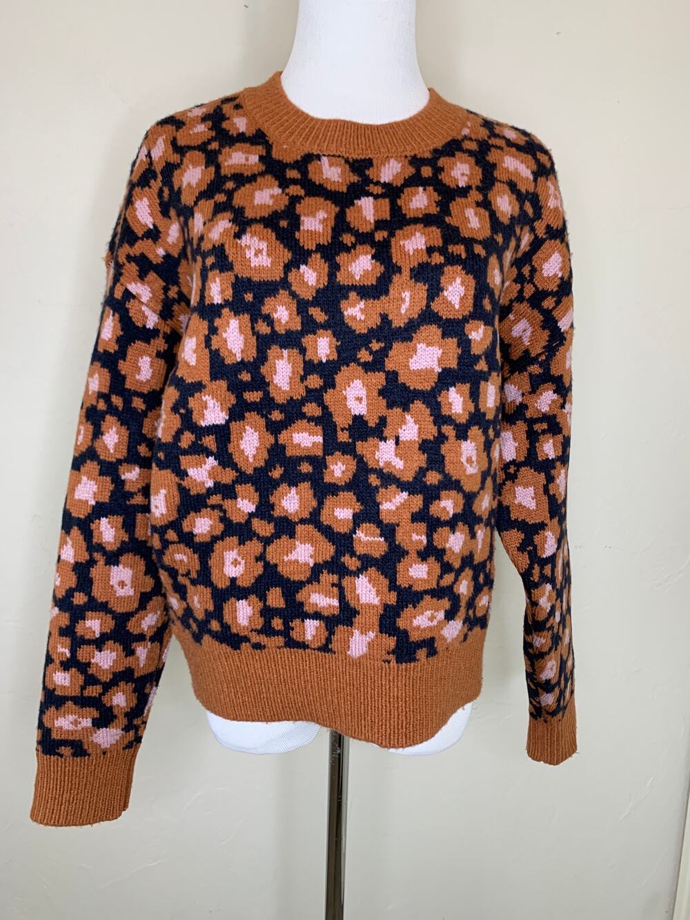 Ann Taylor Animal Print Crew Neck Sweater Sz Medium Leopard